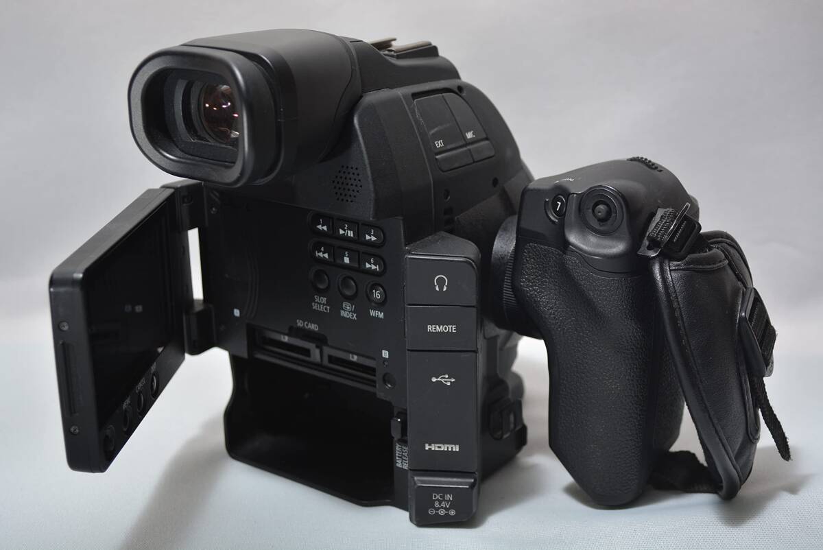 Canon EOS C100 Mark II Digital Cinema Camera Body EF Mount [x1183131701]