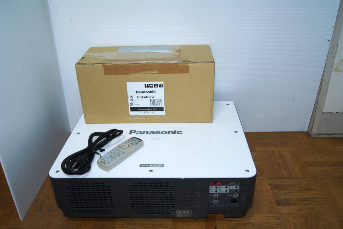 Panasonic PT-D5700 Projector 6000lm HDMI [b495969141]
