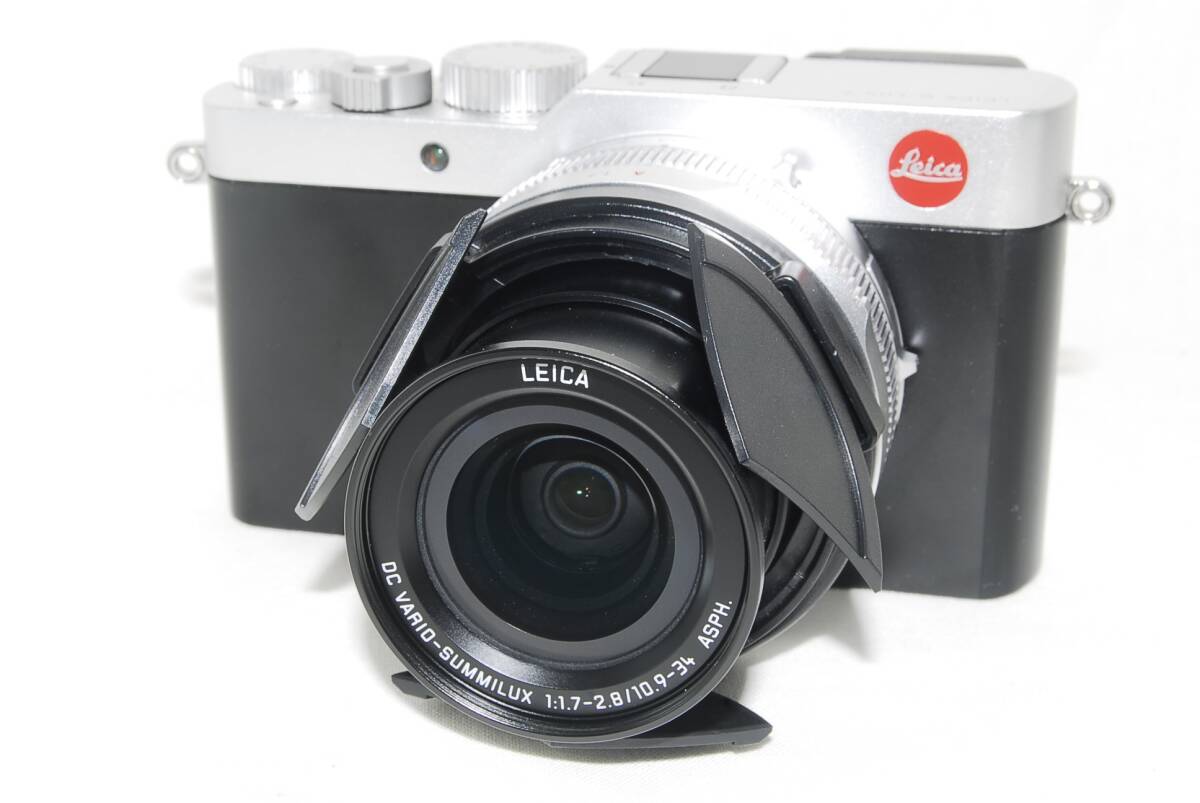 Leica D-LUX7 Compact Digital Camera - Silver [r1150570961]