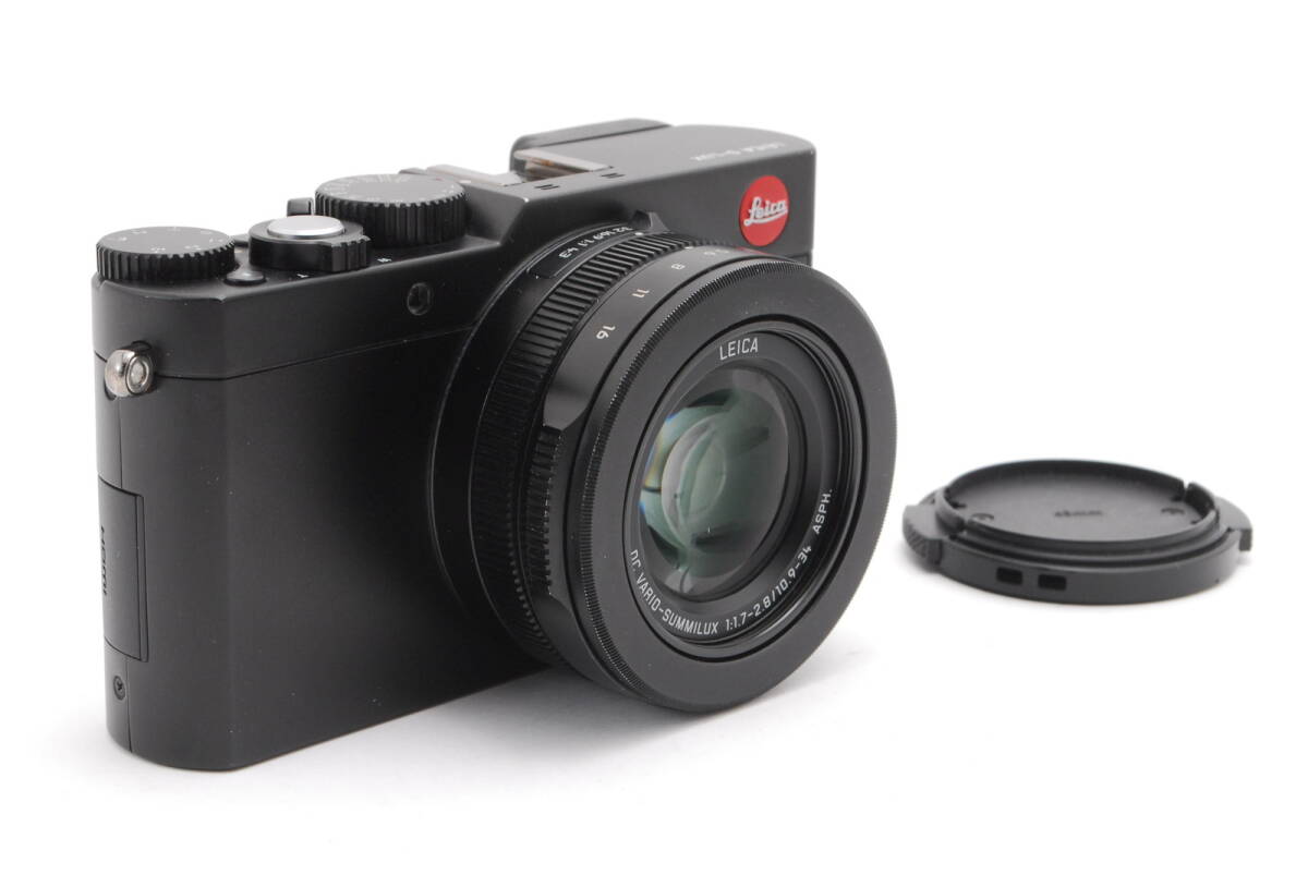 LEICA D-LUX Type109 Camera with Auto Lens Cap and Alcantara [1180928323]