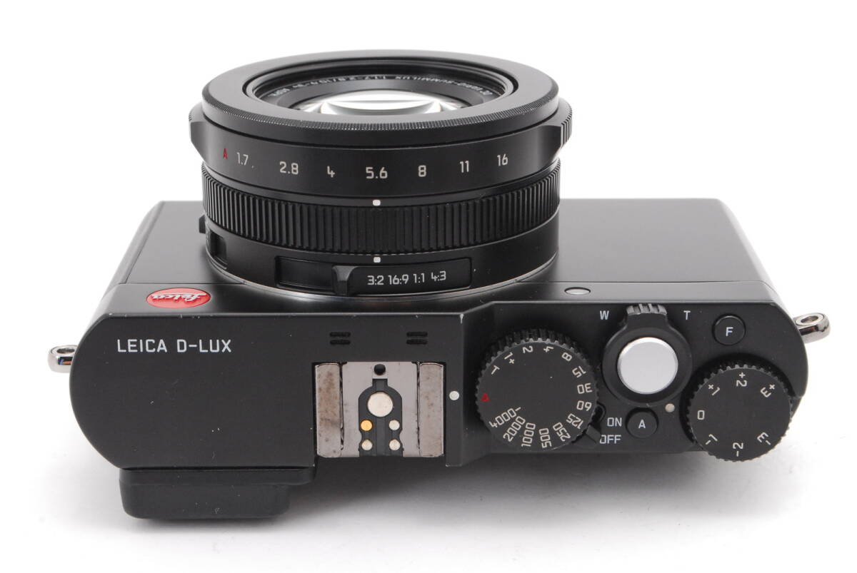 LEICA D-LUX Type109 Camera with Auto Lens Cap and Alcantara [1180928323]