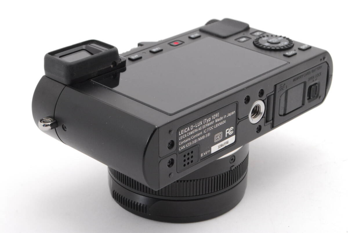 LEICA D-LUX Type109 Camera with Auto Lens Cap and Alcantara [1180928323]