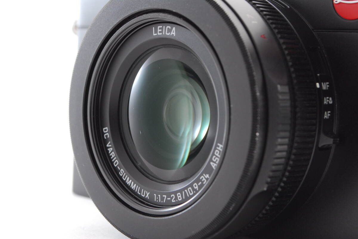 LEICA D-LUX Type109 Camera with Auto Lens Cap and Alcantara [1180928323]