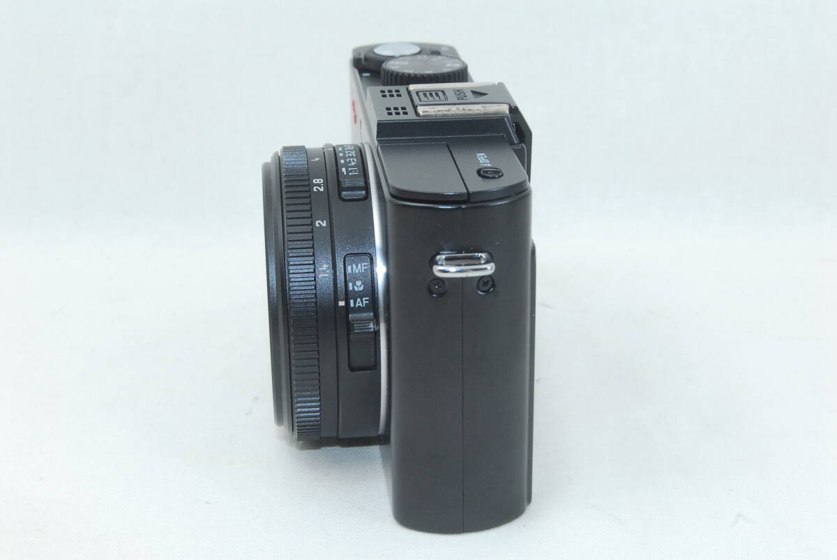 LEICA D-LUX 6 Camera - Black - Accessories Included [b1181074189]