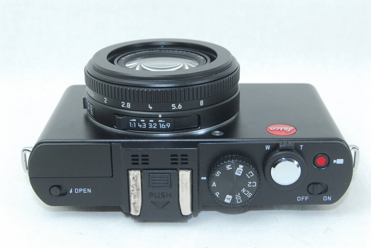 LEICA D-LUX 6 Camera - Black - Accessories Included [b1181074189]