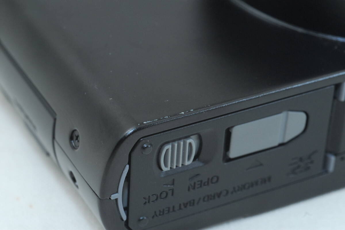 LEICA D-LUX 6 Camera - Black - Accessories Included [b1181074189]