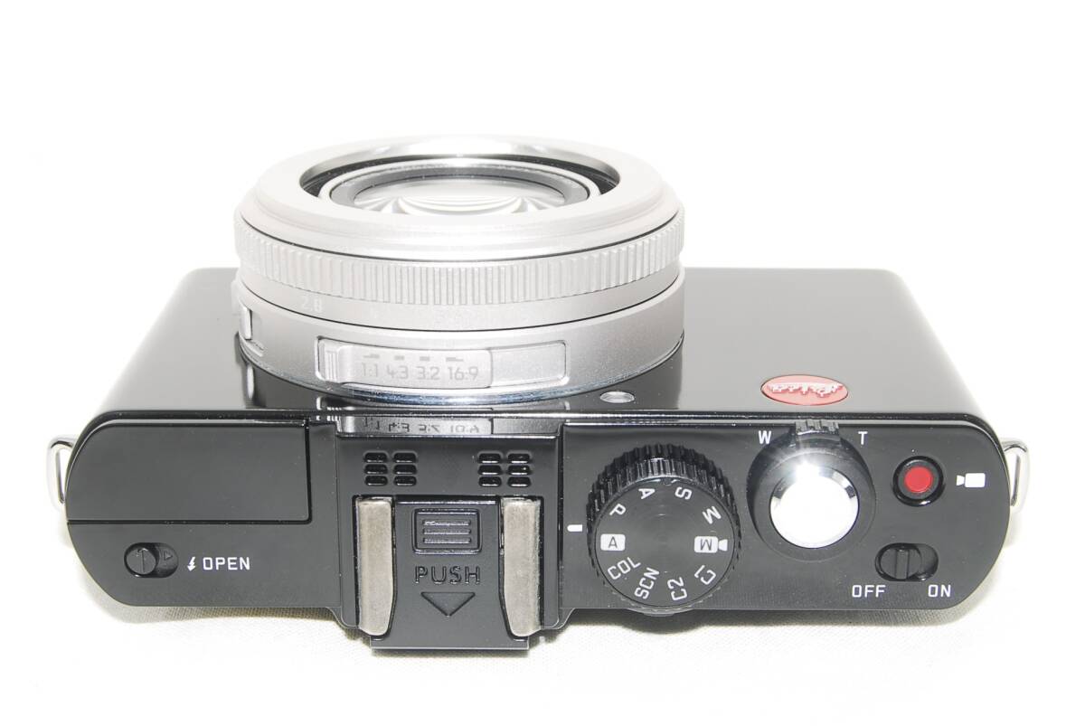 Leica D-Lux 6 Digital Camera [c1190857915]