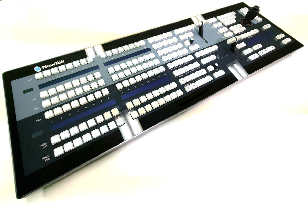 Vizrt NewTek TriCaster 2 Elite 2S Bundle [h1159572025]