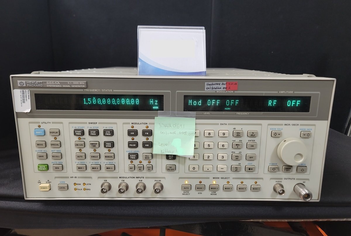 HP 8664A Synthesized Signal Generator 100kHz-3GHz [e1203467048]