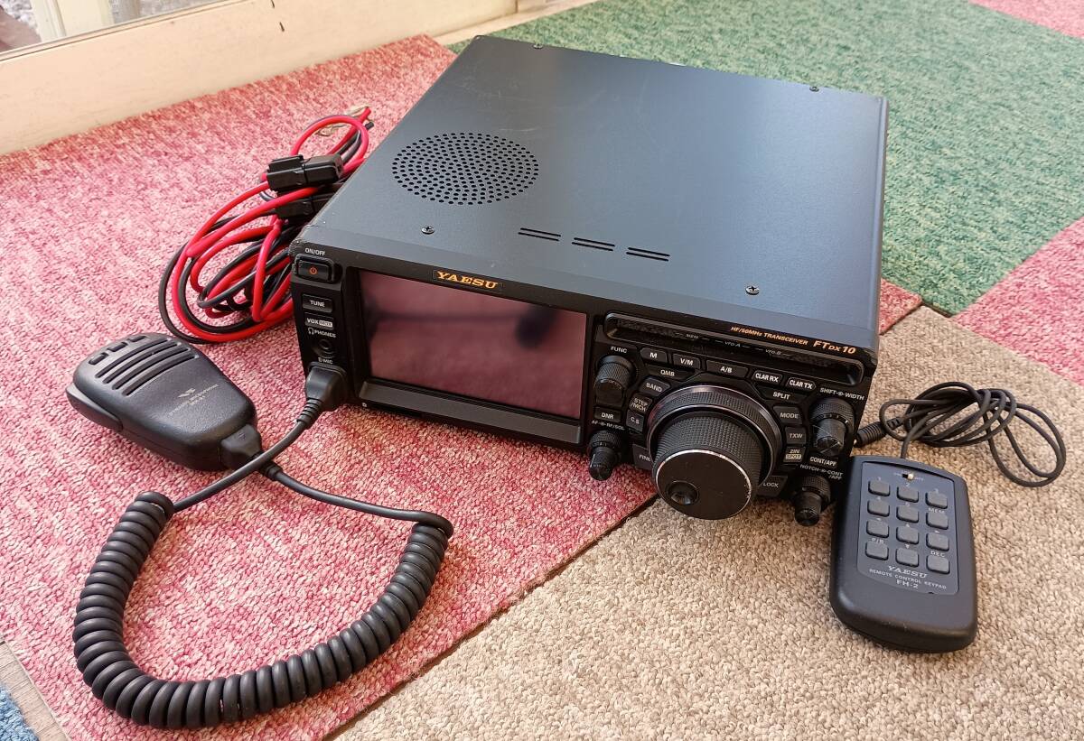 Yaesu FTDX-10 100W HF Transceiver with MH-31 and FH-2 [q1212264261]