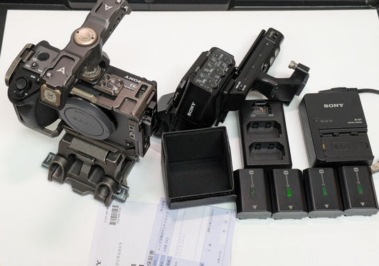 SONY ILME-FX3 Camera Body with XLR Handle and Tilta Rig 4 pcs Battery [b1242489402]