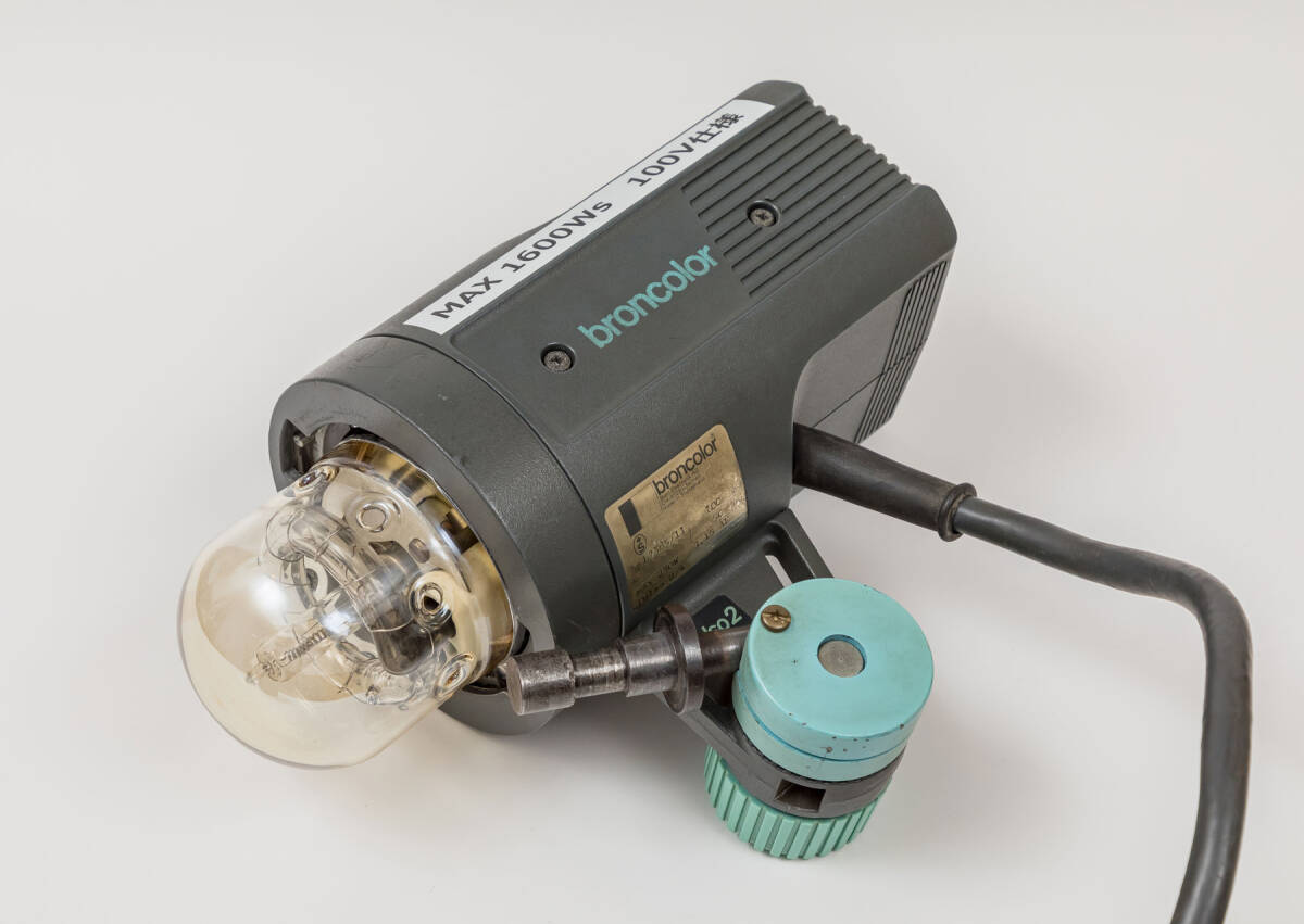 Broncolor Grafit A2 1600W Generator with Pulso 2 Head [r1236397644]