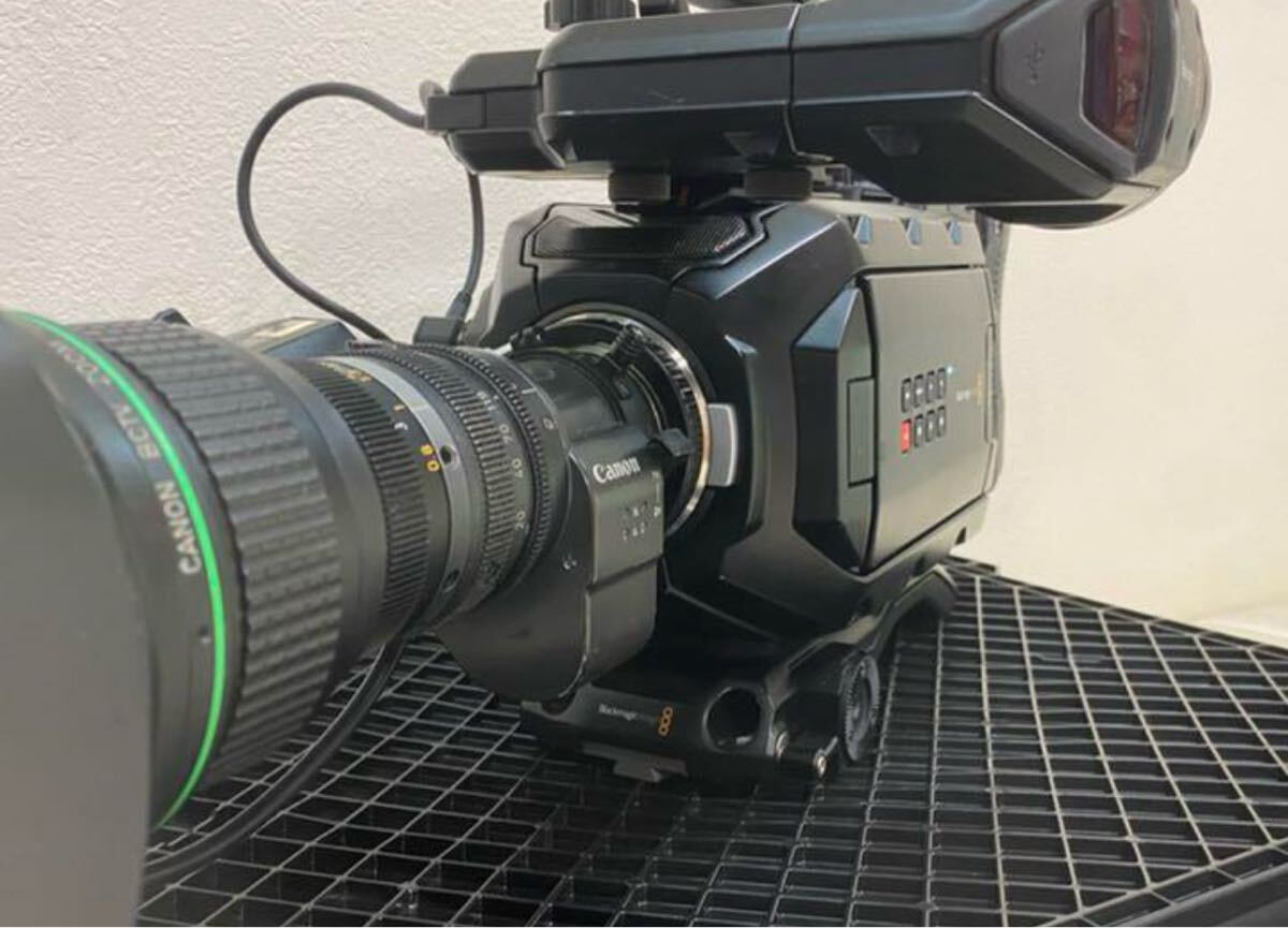 Blackmagic URSA Mini 4K EF Camera + Viewfinder + Shoulder Kit + SSD Recorder + V Mount Kit + EF 24-70 Lens [k1199701042]