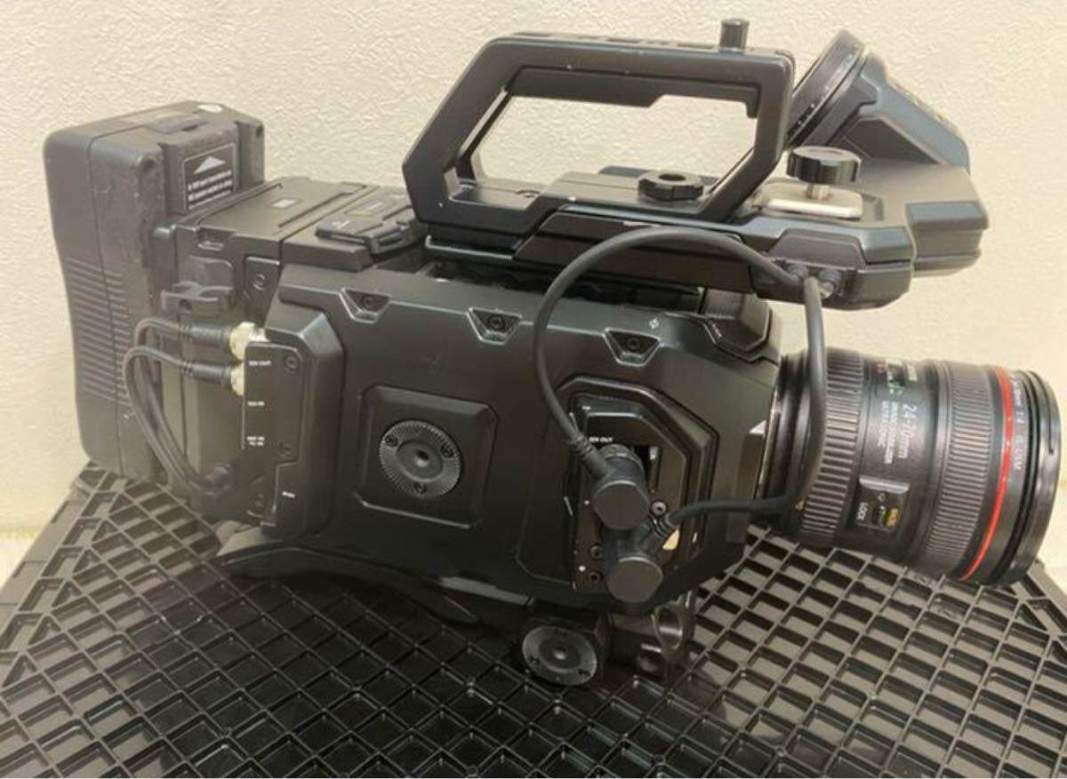 Blackmagic URSA Mini 4K EF Camera + Viewfinder + Shoulder Kit + SSD Recorder + V Mount Kit + EF 24-70 Lens [k1199701042]