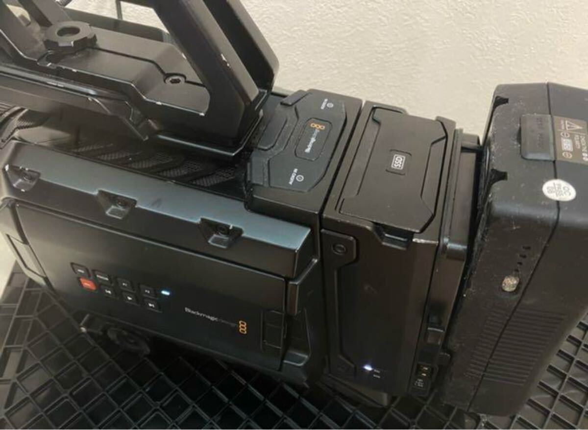 Blackmagic URSA Mini 4K EF Camera + Viewfinder + Shoulder Kit + SSD Recorder + V Mount Kit + EF 24-70 Lens [k1199701042]