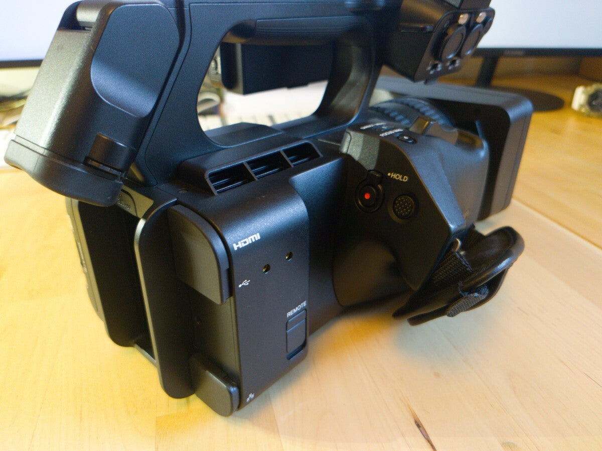 Sony HXR-NX800 Professional Video Camera with 2 BP-U70 Batteries [n1246531713]