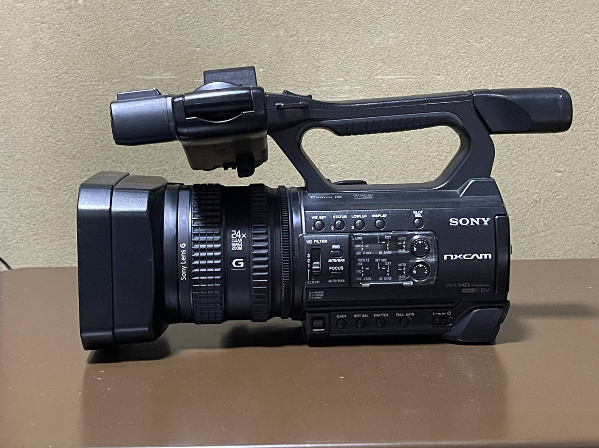 SONY HXR-NX100 Professional Camera [p1219979112]