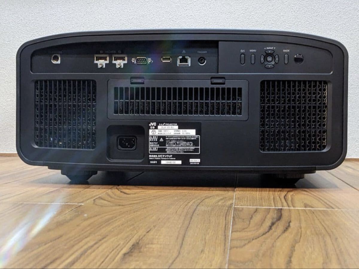 JVC DLA-V5 Projector [f1248046738]