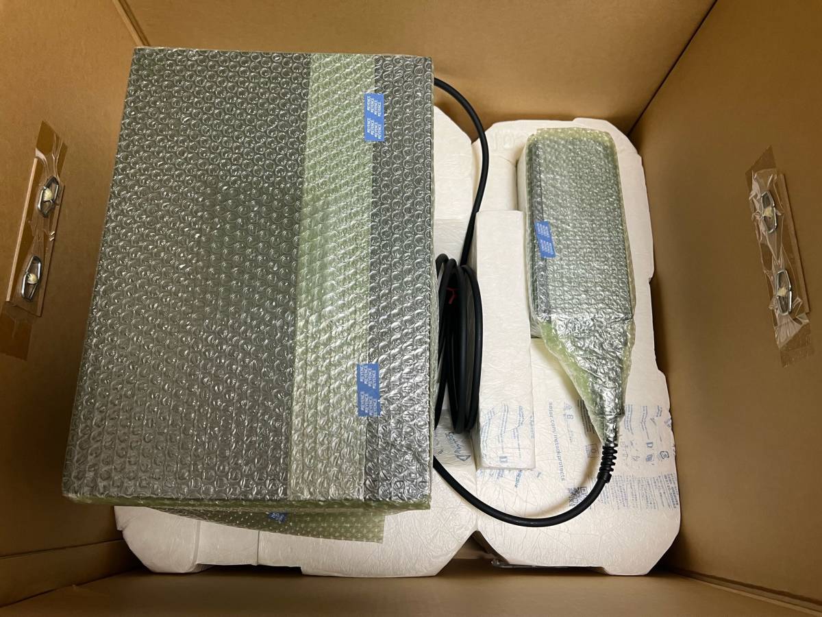 Keyence MD-F3200 3-Axis Fiber Laser Marker with OP-87077 OP-29859 (open box) [s1049847920]