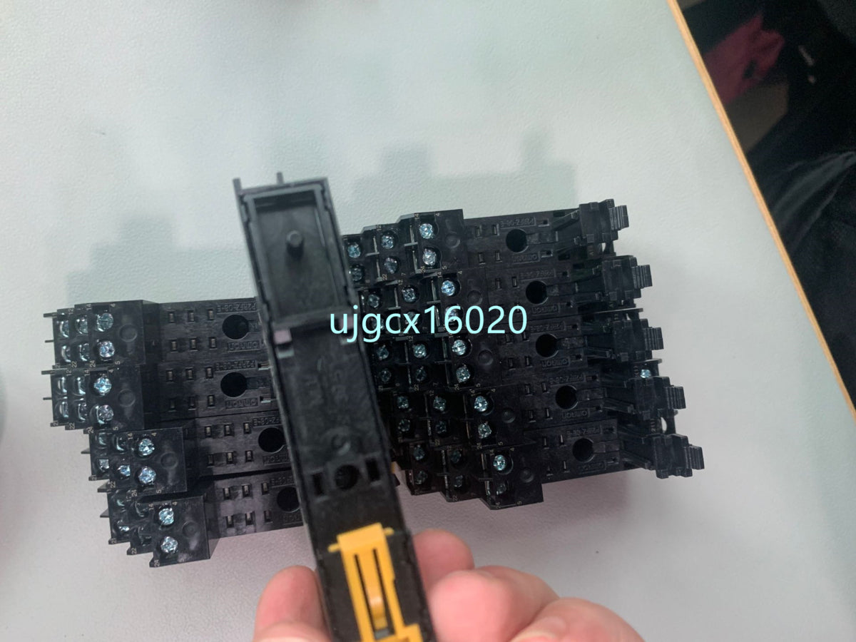 OMRON P2RFZ-08-E Surface Connection Socket 500 Pieces New [l1051025624]