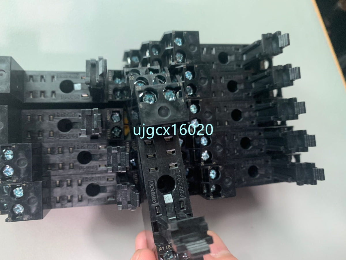 OMRON P2RFZ-08-E Surface Connection Socket 500 Pieces New [l1051025624]