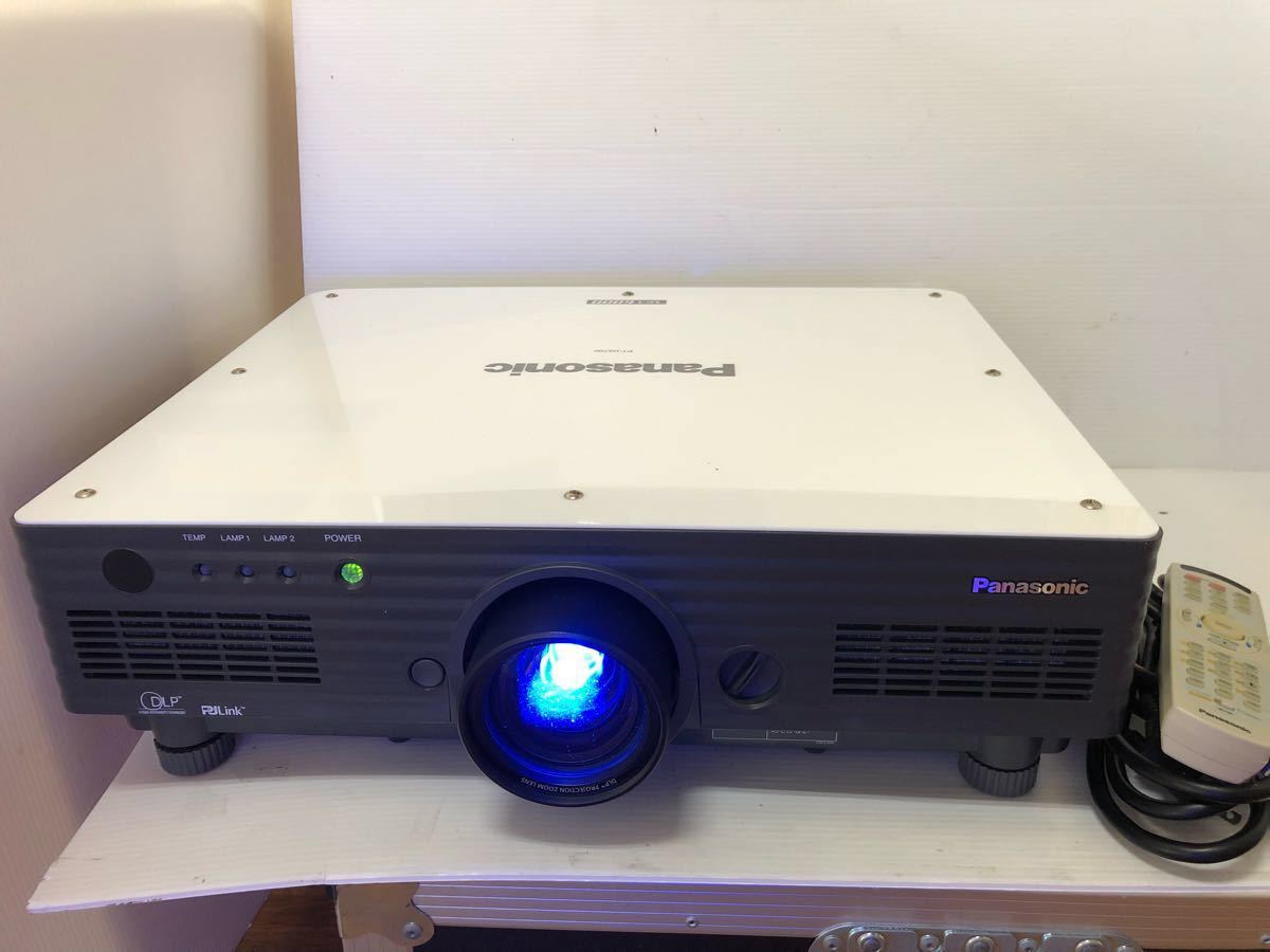 PANASONIC PT-D5700 Projector 50-600 inch 6000 lumens 118H/328 hours [z85247362]