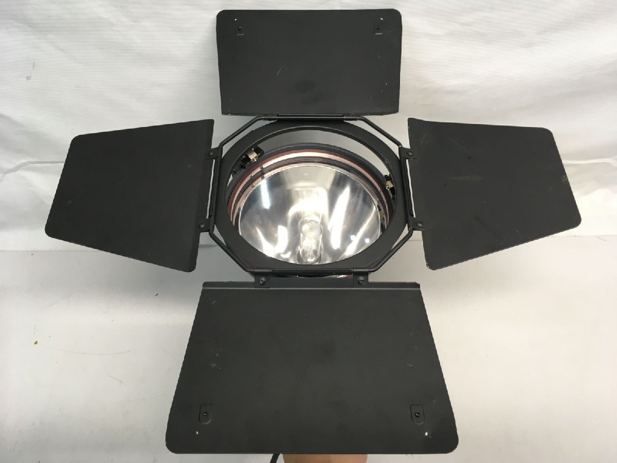 Kobold DW400 All-Weather HMI Daylight Set with PAR Lenses and Hard Case [u1063074663]
