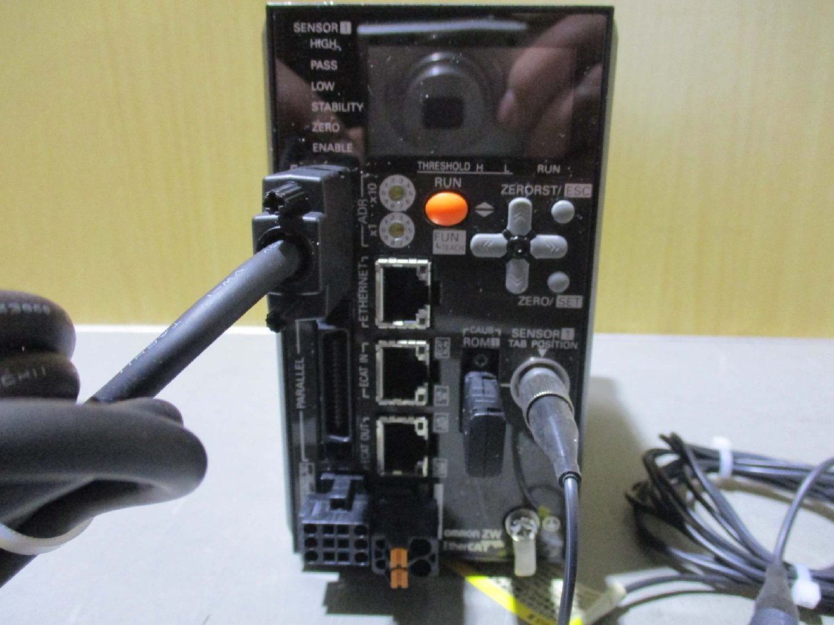OMRON ZW-CE10T Displacement Sensor with ZW-S07 ZW-XPT2 RS-232C Cable [k1115513083]