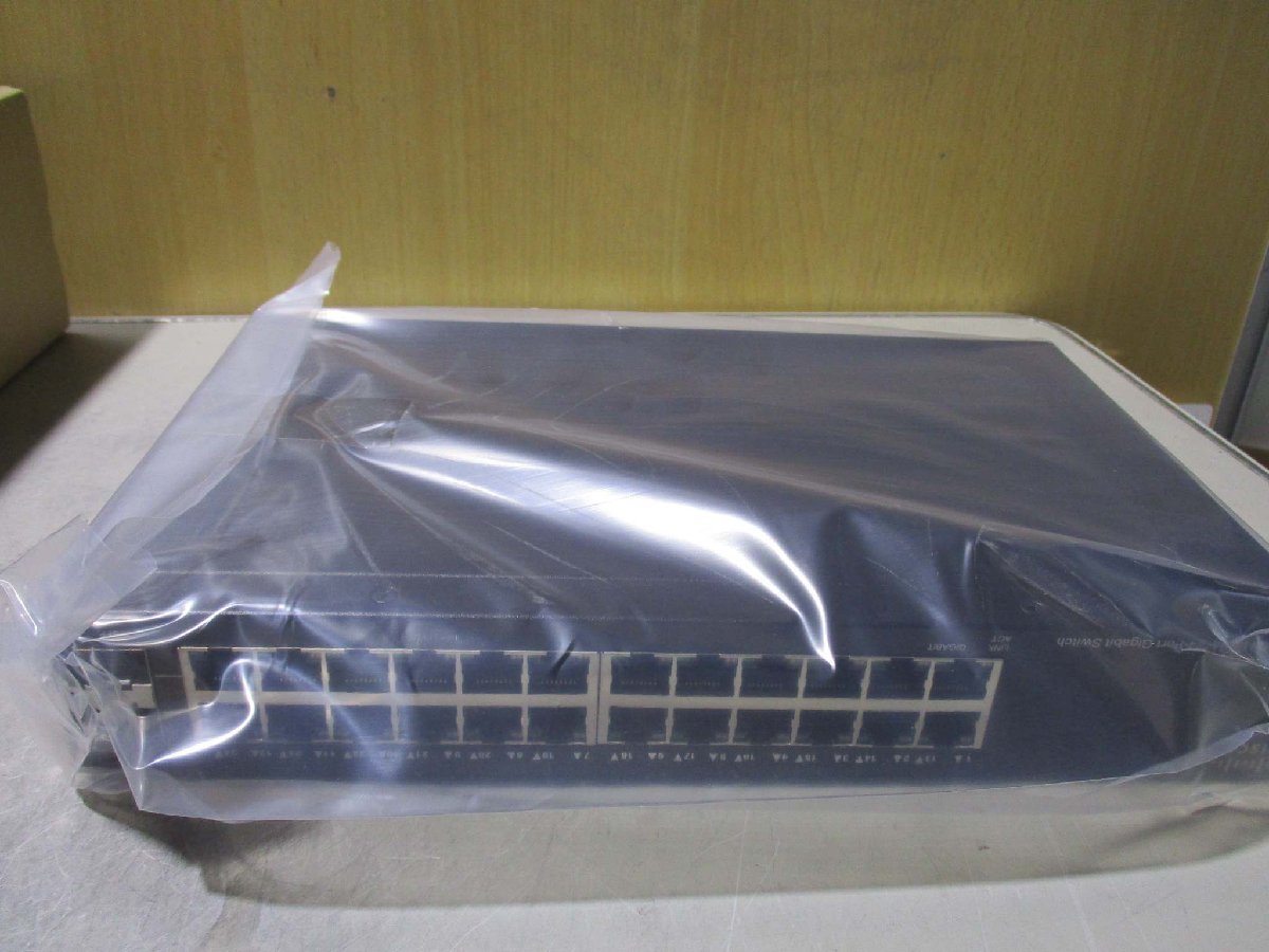 Cisco Systems SG112-24 Compact 24 Port Gigabit Switch [d1115553254]