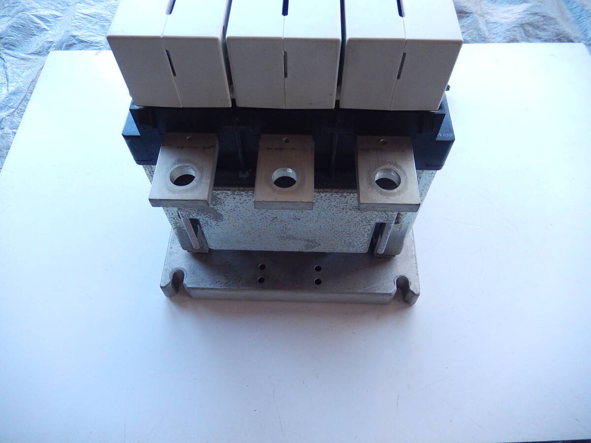 Fuji Electric SC-N16 800 Electromagnetic Contactor 200V 2a2b Auxiliary Contacts [b1127497245]