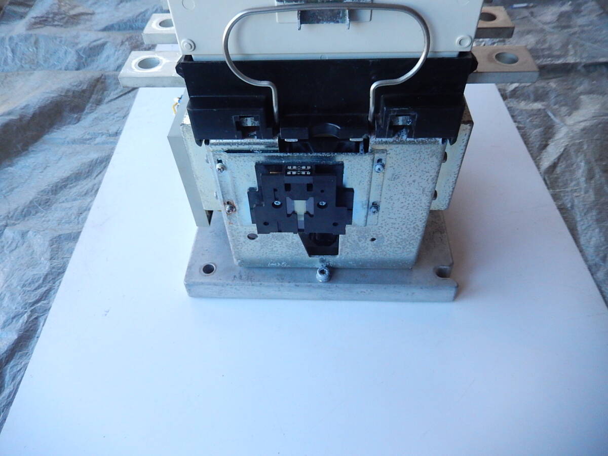 Fuji Electric SC-N16 800 Electromagnetic Contactor 200V 2a2b Auxiliary Contacts [b1127497245]