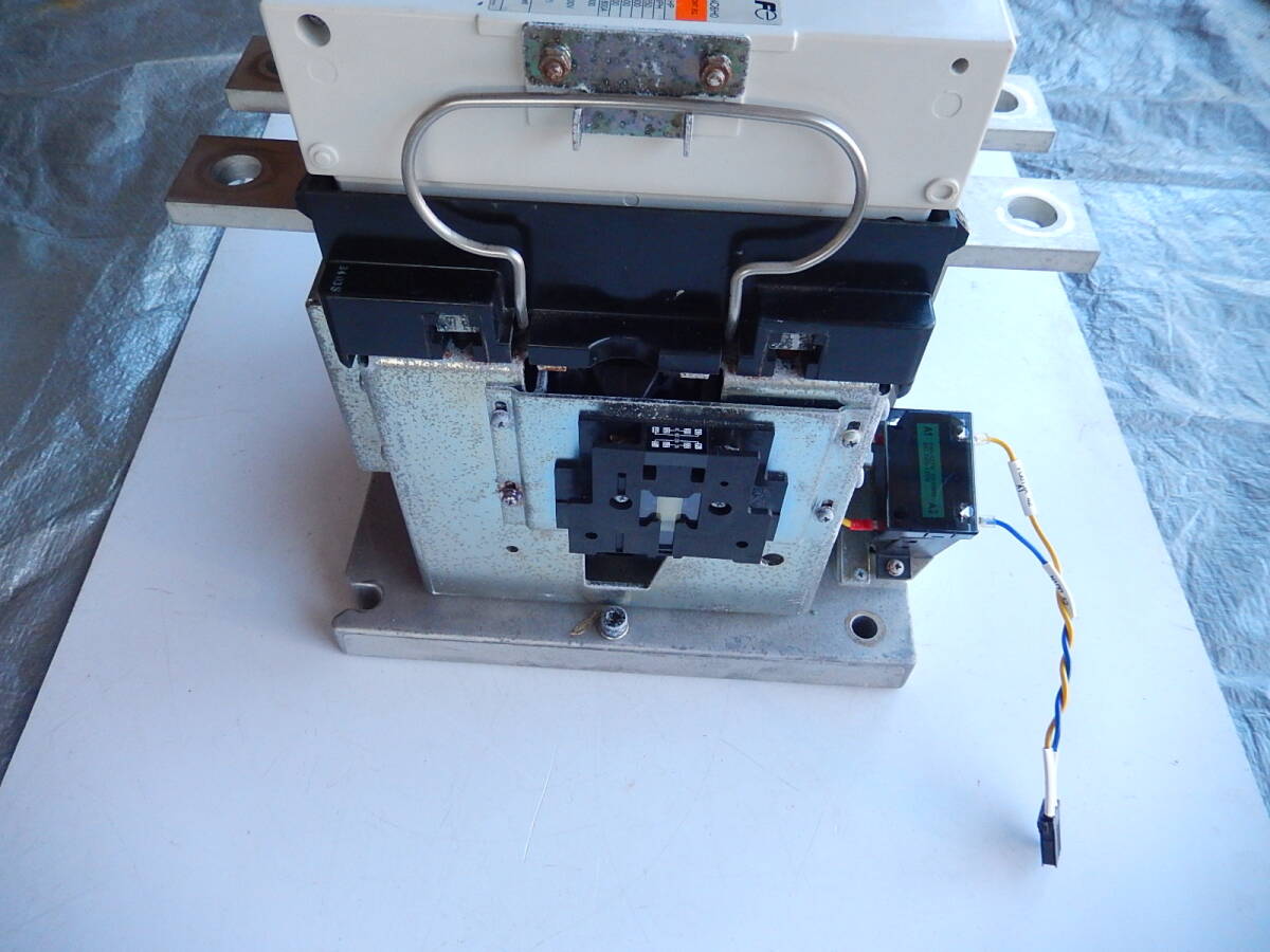 Fuji Electric SC-N16 800 Electromagnetic Contactor 200V 2a2b Auxiliary Contacts [b1127497245]