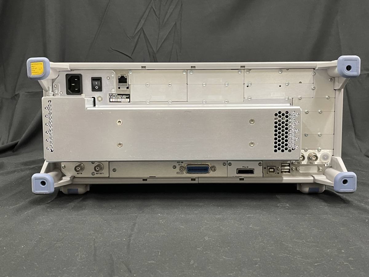 Rohde & Schwarz CMW270 Wireless Connectivity Tester [p1127883933]