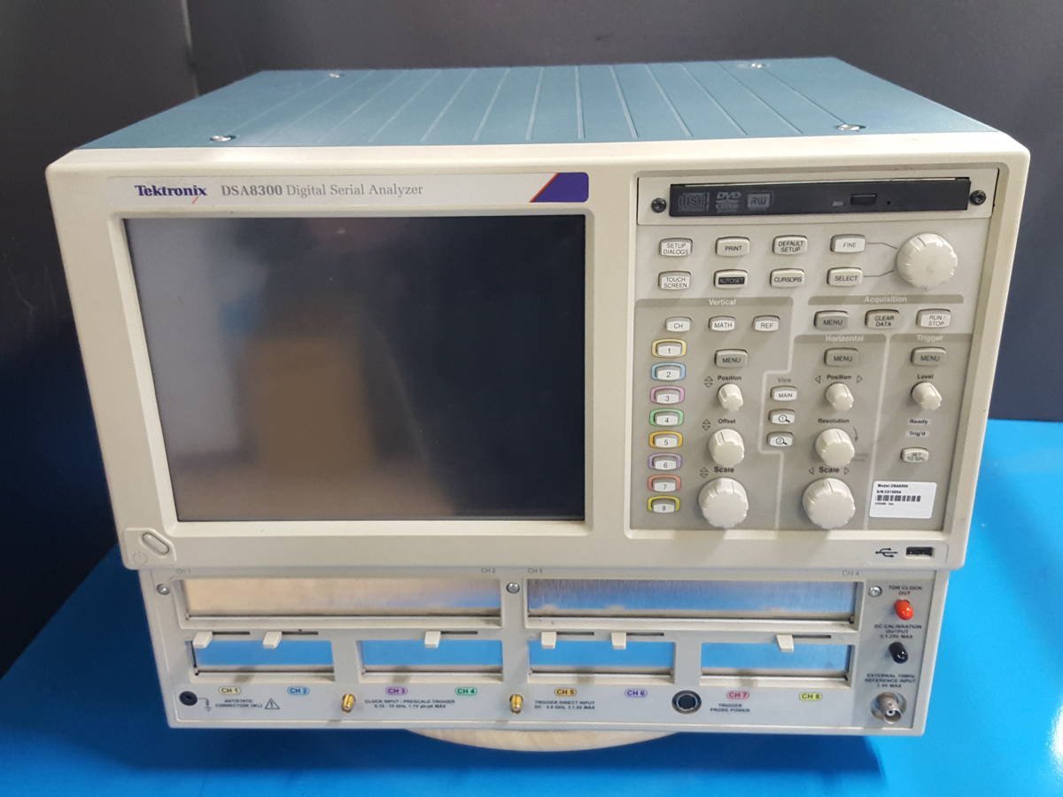 Tektronix DSA8300 Digital Serial Analyzer Mainframe [r1128214625]