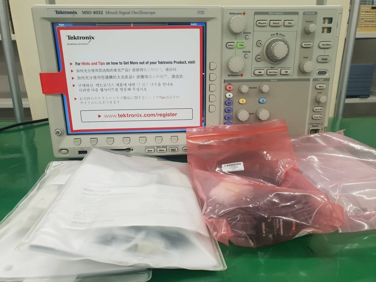 Tektronix MSO4032 Oscilloscope 300MHz 2ch 2.5GS/s [r1128291537]