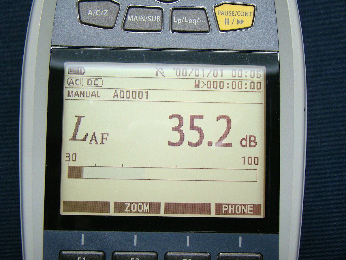 ONOSOKKI Ono Soki LA3560 LA-3560 Precision sound meter Real-time octave analysis function FFT analysis function Sound recording function Used