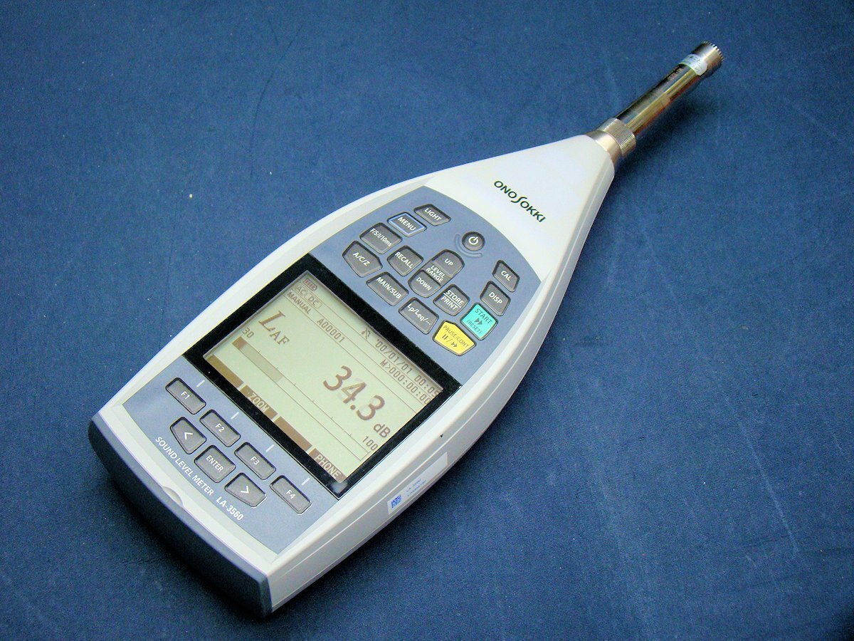 ONOSOKKI Ono Soki LA3560 LA-3560 Precision sound meter Real-time octave analysis function FFT analysis function Sound recording function Used