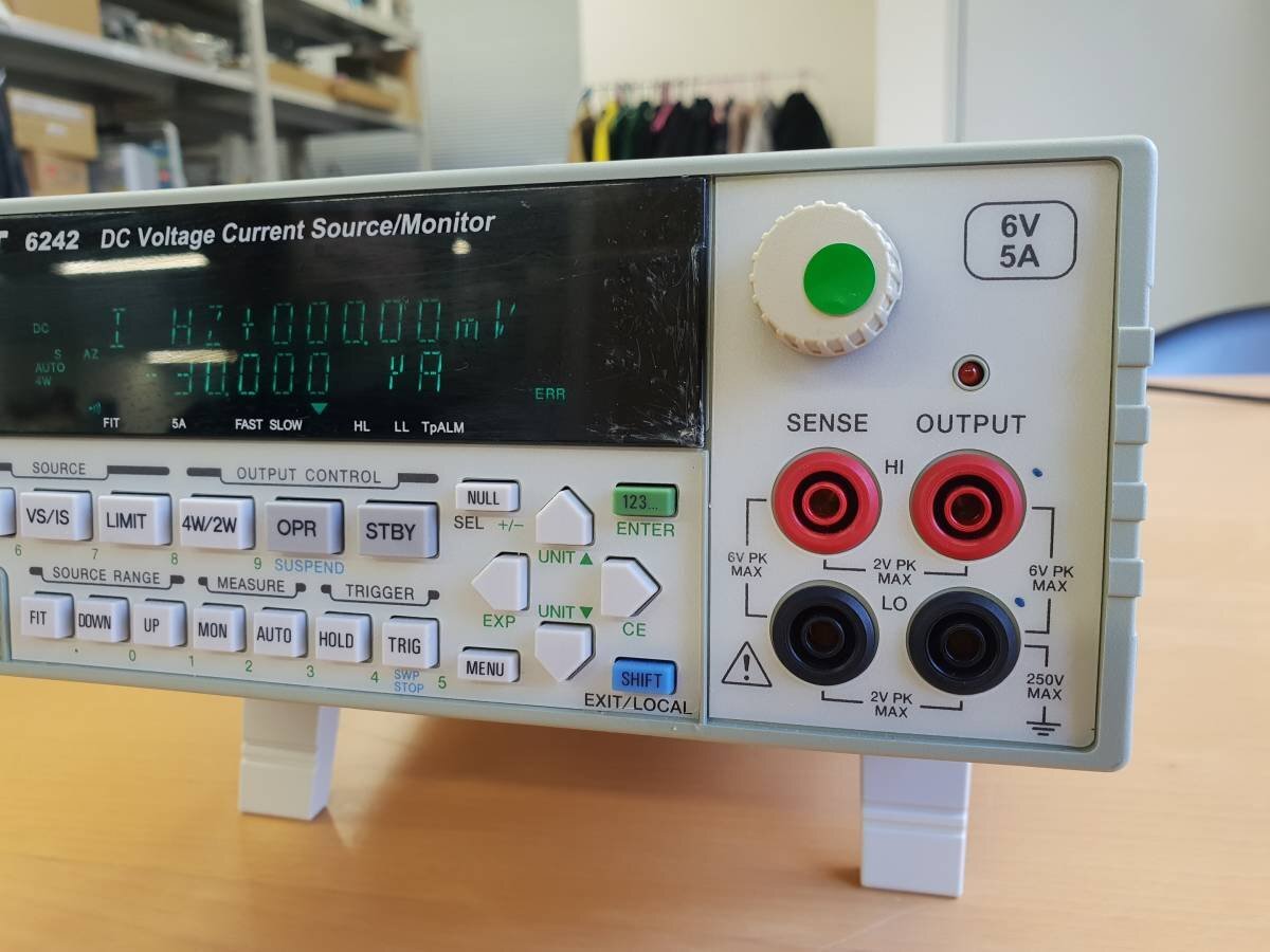 ADCMT 6242 DC Voltage Current Source Monitor [v1130088978]