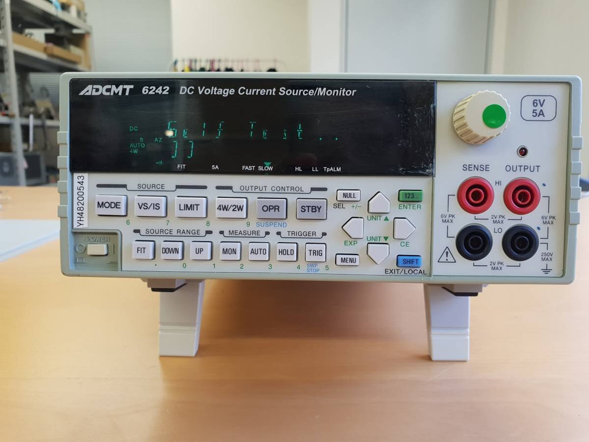ADCMT 6242 DC Voltage Current Source Monitor Generator [v1130088978]