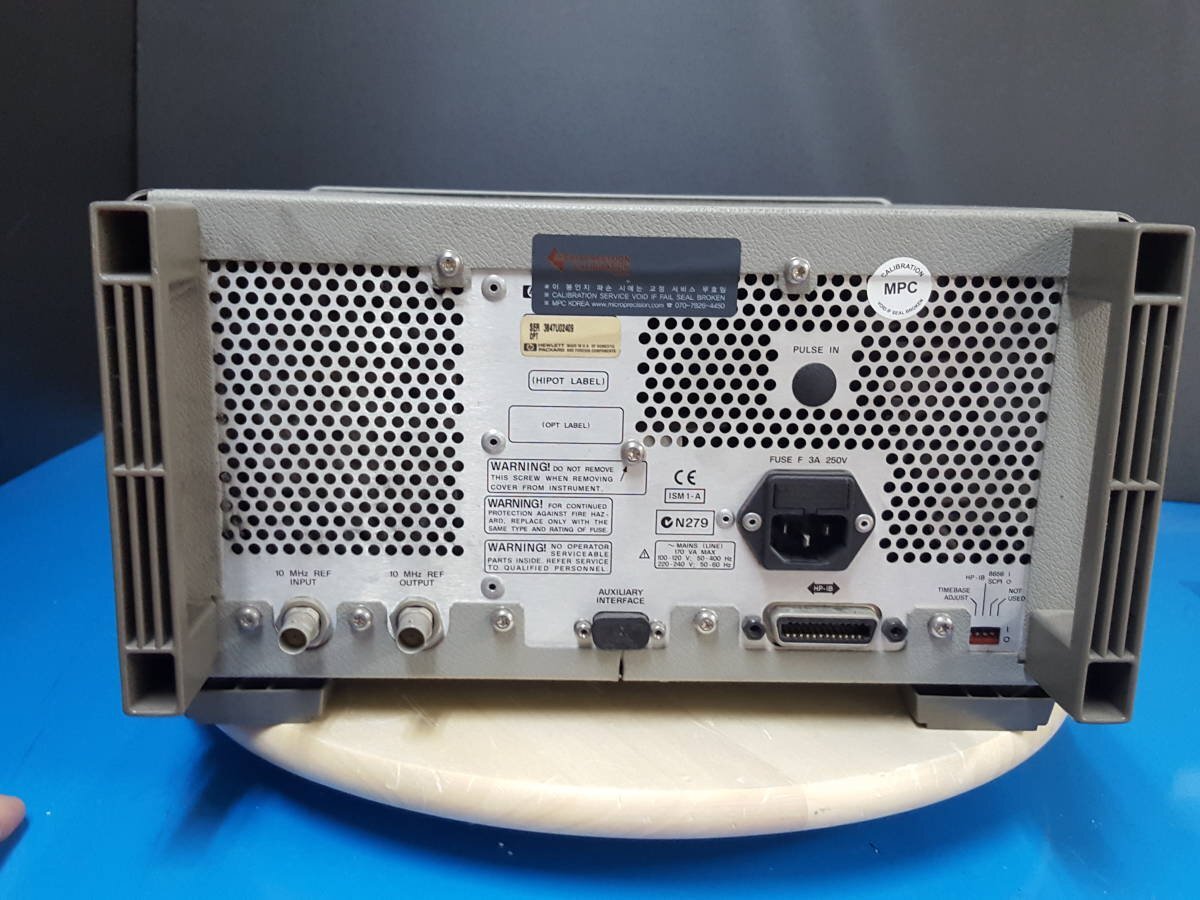 HP 8648C Synthesized RF Signal Generator 9kHz-3.2GHz [x1130900027]