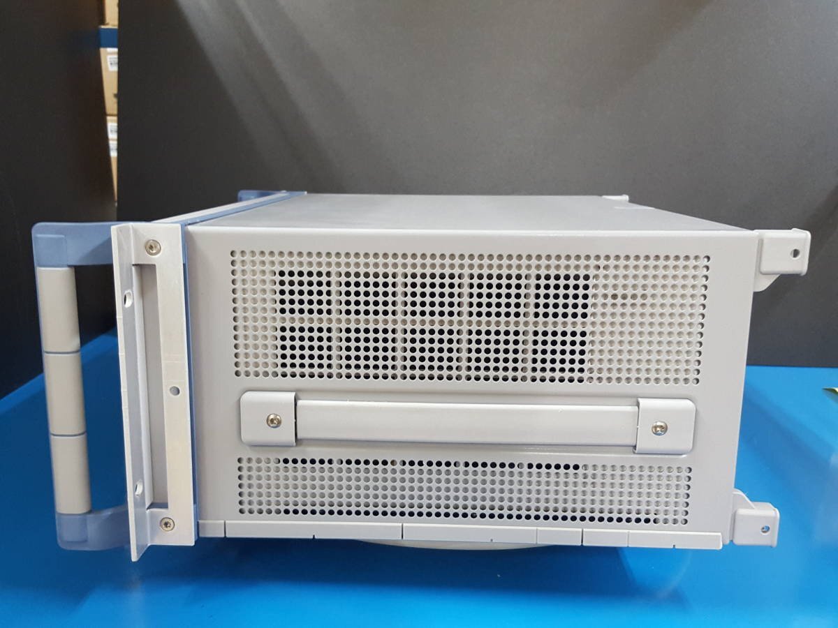 R&S AMU200A Baseband Signal Generator Opt B13 B14 B15 B17 K62 K71 K74 [f1131159857]
