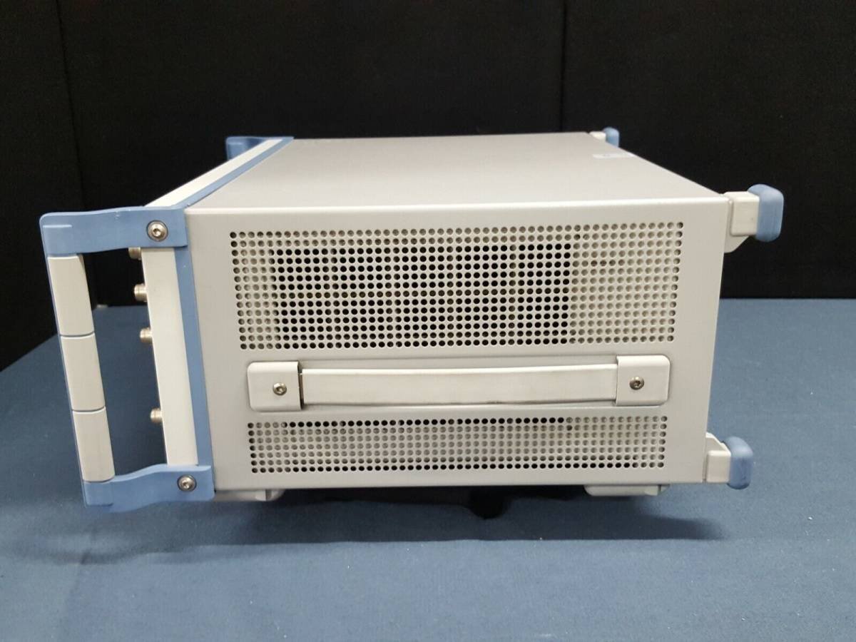 Rohde & Schwarz AMU200A Baseband Signal Generator [g1131169855]
