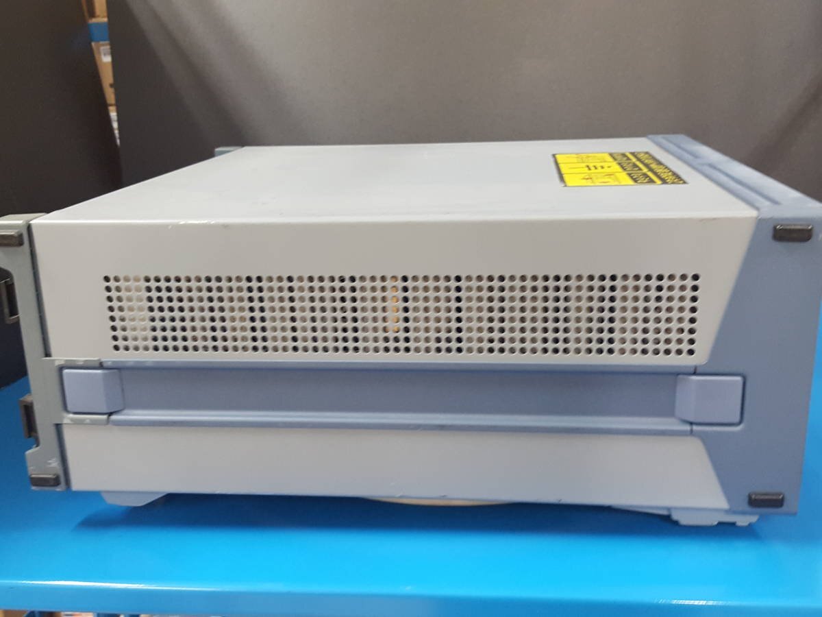 Rohde & Schwarz SMIQ02 Signal Generator 300kHz-2.2GHz [x1131254465]