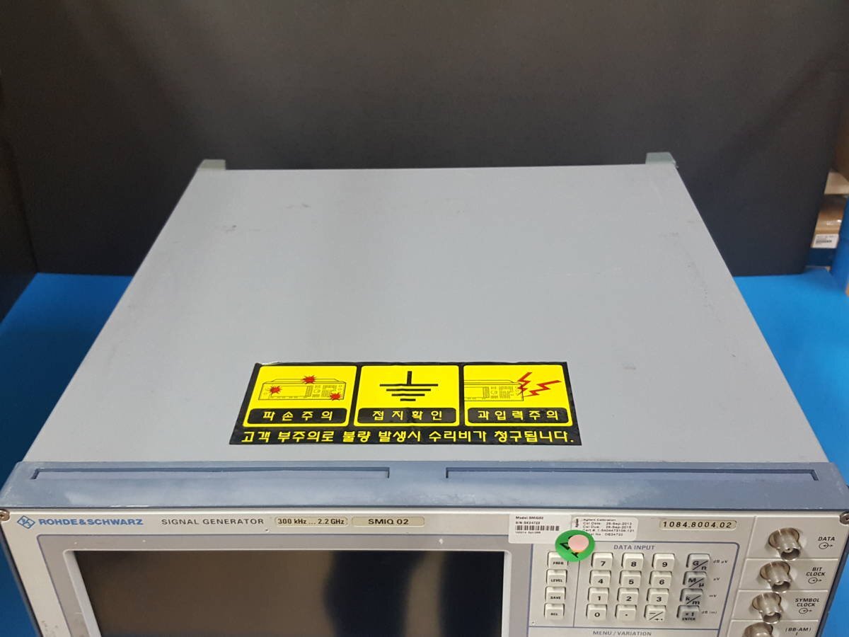 R&S SMIQ02 Signal Generator 300kHz - 2.2GHz [x1131254465]
