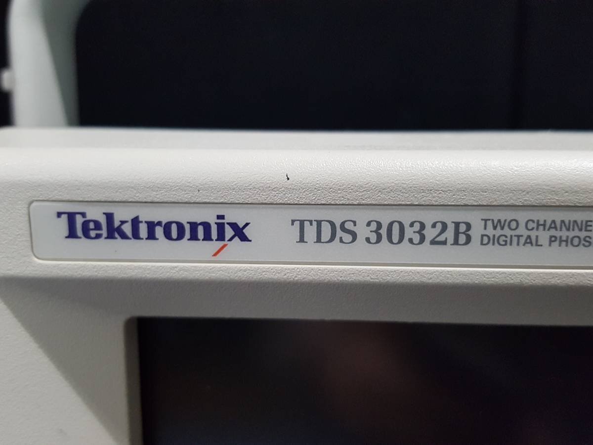Tektronix TDS3032B Color Digital Oscilloscope 300MHz 2ch [x1131395403]