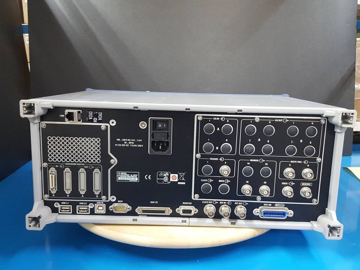 NBC R&S AMU200A Baseband Signal Generator Opt B13 B14 B17 K62 K71 [m1131389732]