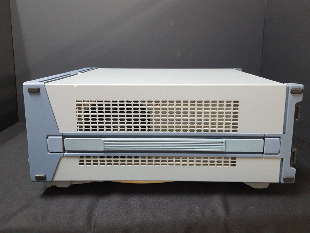 R&S SMIQ06B Vector Signal Generator 300KHz to 6.4GHz [p1132696489]