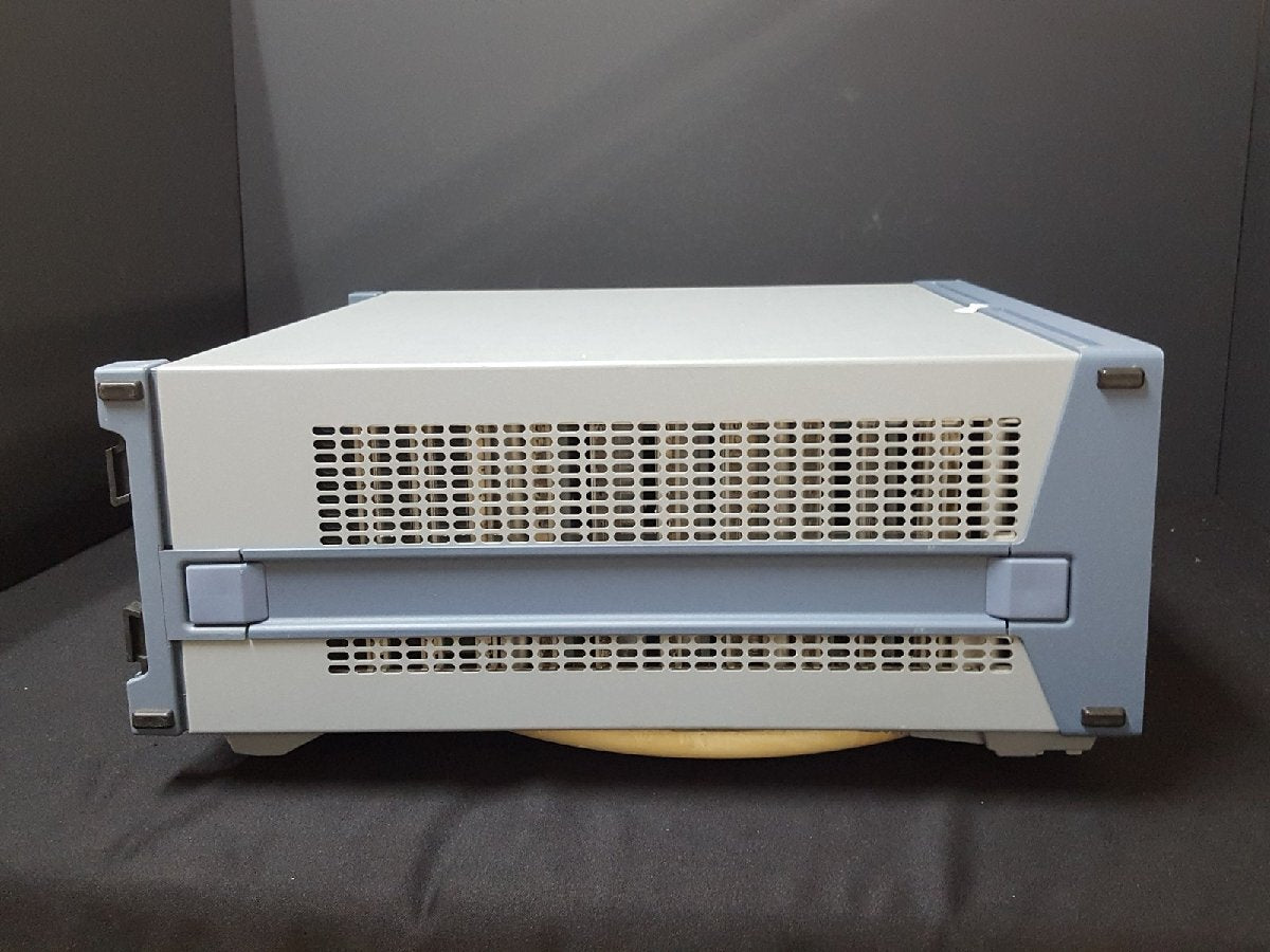 NBC R&S SMIQ06B Vector Signal Generator 300KHz to 6.4GHz [p1132696489]