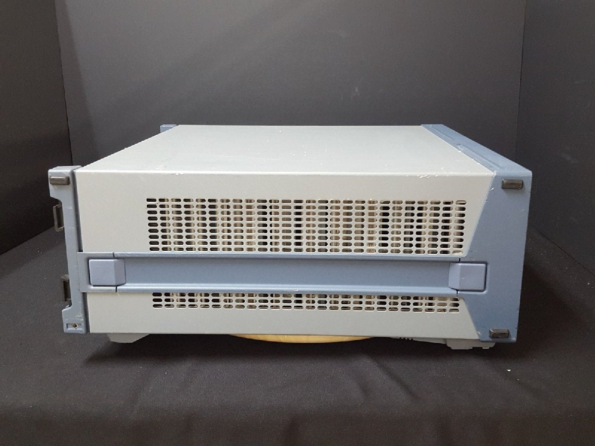 Rohde & Schwarz SMIQ02B Vector Signal Generator 300kHz-2.2GHz [s1132837490]