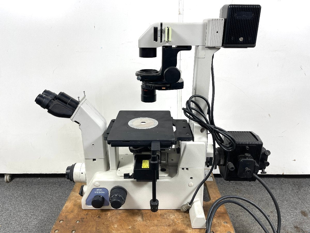 NIKON ECLIPSE TE300 Inverted Microscope with Power Supply and Lens Set [b1135897659]